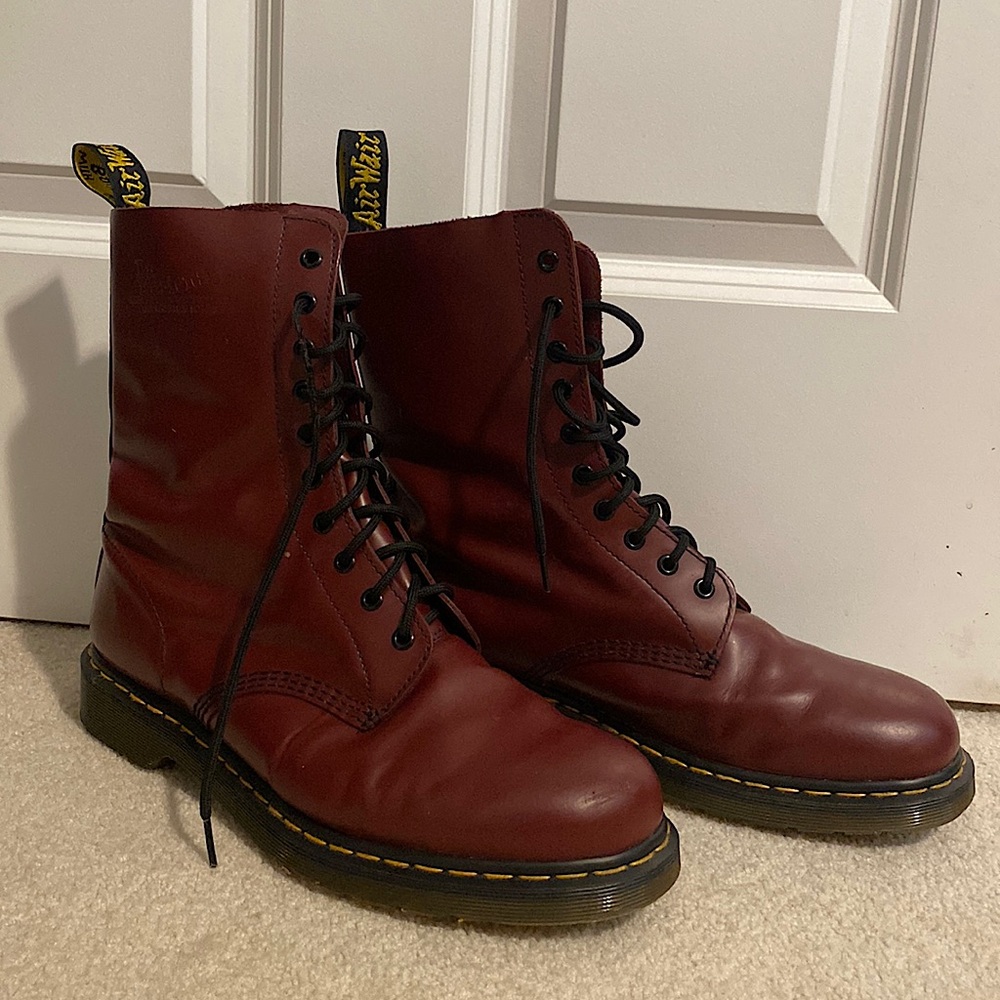 Dr. Martens Mens Cherry 1460 Smooth Leather. Size 11.